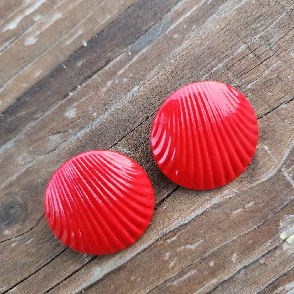 Red Shell-Shaped Earrings